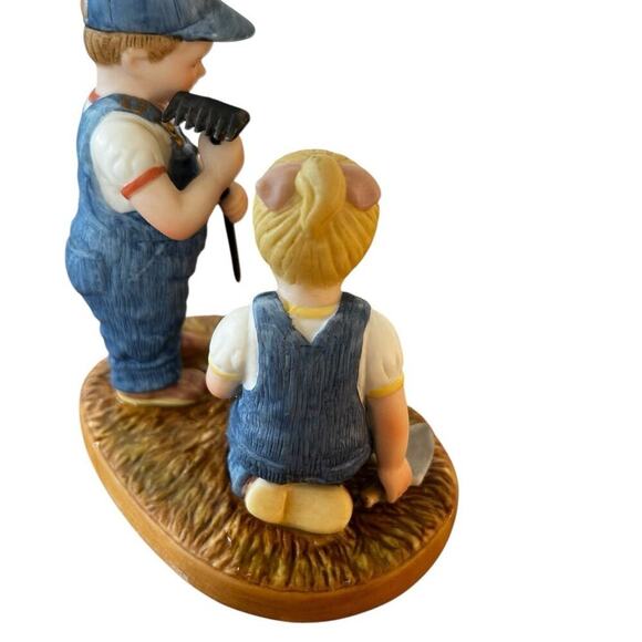 COUNTRY STORE, LIMITED EDITION, “ LITTLE FARMERS” porcelain figurine - Picture 6 of 9